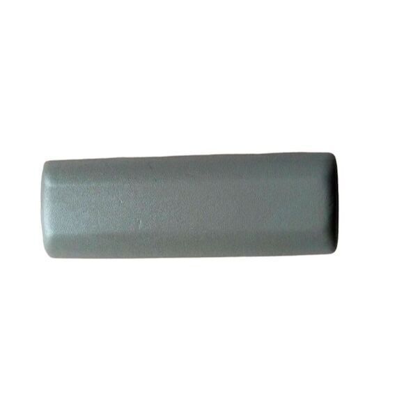 BCBG MAXAZRIA Beige Eyewear Clam Hard Case - Picture 2 of 3